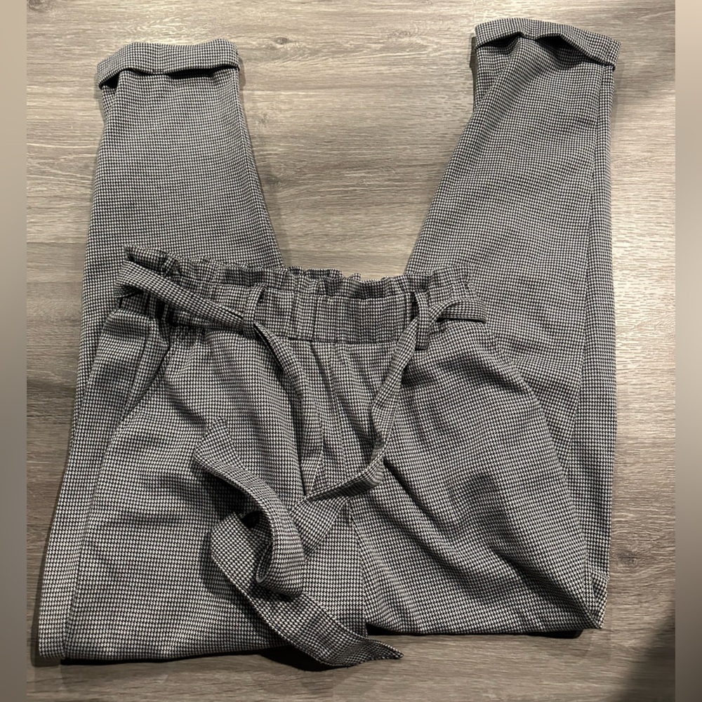 Women’s black & white size medium dress pants